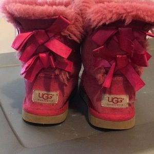 Girls bow Uggs